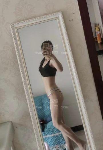 热爱健身的马甲线美女