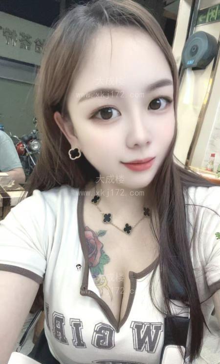 服务系舌吻骚妇