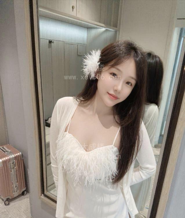 朝阳肤白貌美颜值妹子