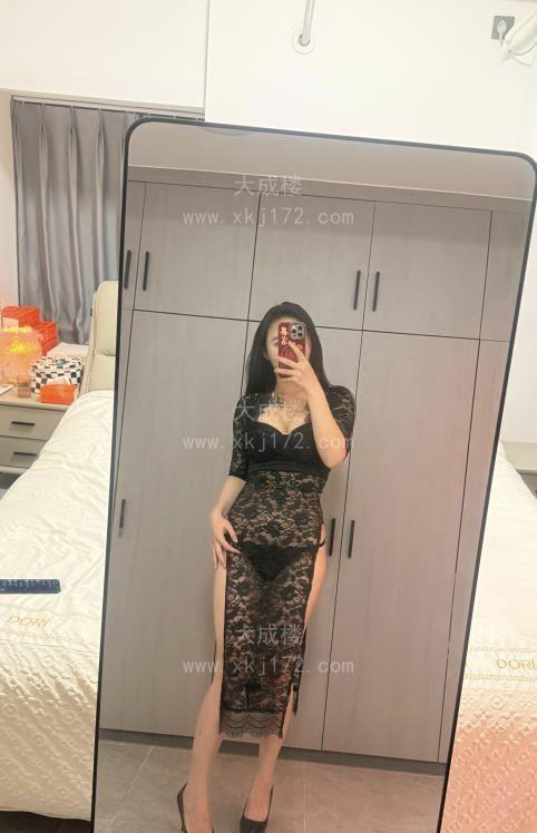 惠城舌吻旗袍骚女