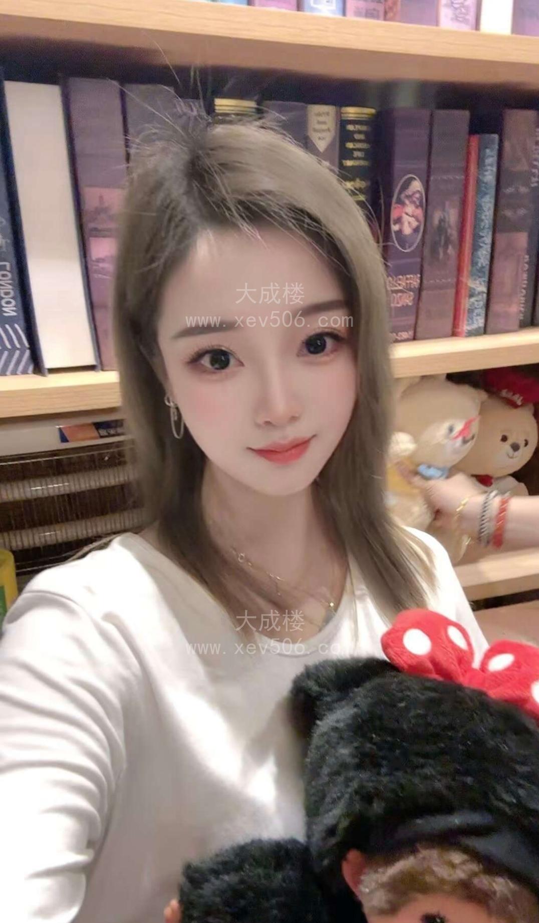 白云新出道女友感满满琪琪