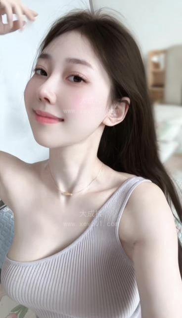 丰满纯情小美女