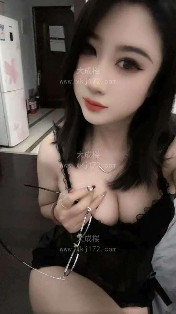 越秀170舌吻小依娜