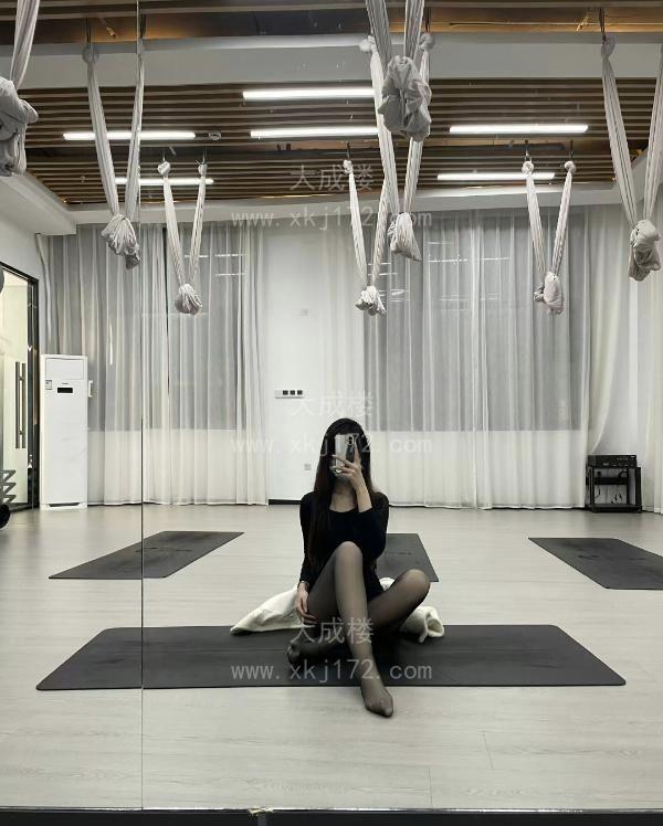 瘦瘦高高漂亮妹子