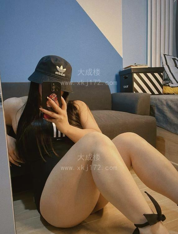 佛系胸大屁股大