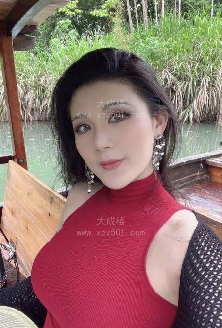 南山肥臀美女老师